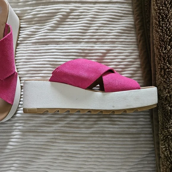 Sorel Women's Fuchsia Crisscross Suede Sandals Size 9 - Picture 7 of 7